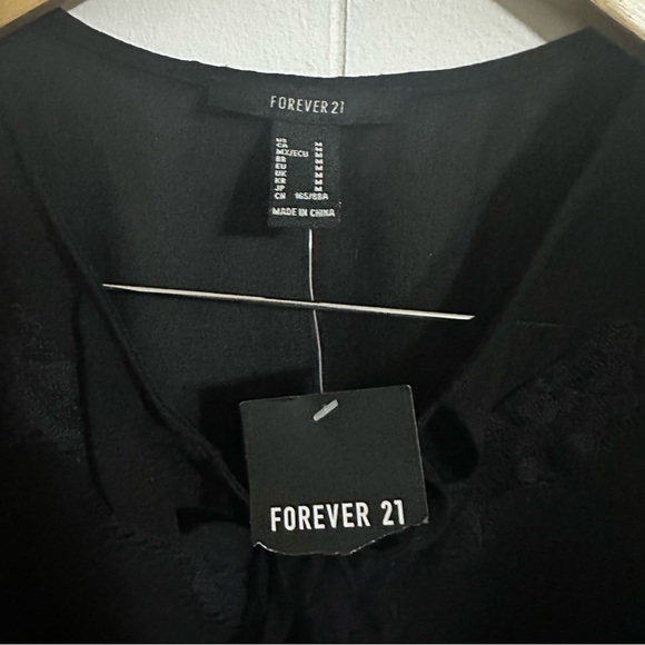 Forever 21 Black Relaxed Blouse with Bell Sleeves and Mandarin Collar - Picture 3 of 3